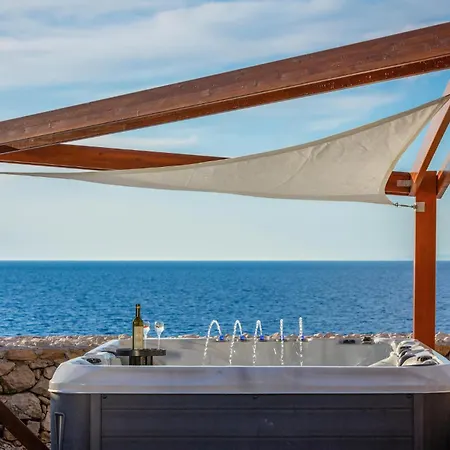 Holiday home In With Kitchen Vis