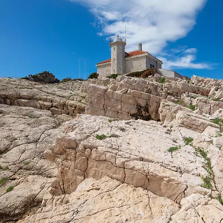 Holiday home In With Kitchen Vis